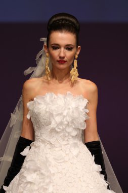 Yumi Katsura Brida pist Show