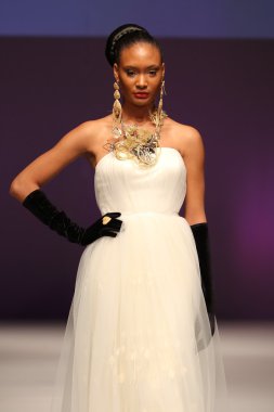 Yumi Katsura gelin pist Show