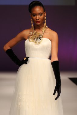 Yumi Katsura gelin pist Show