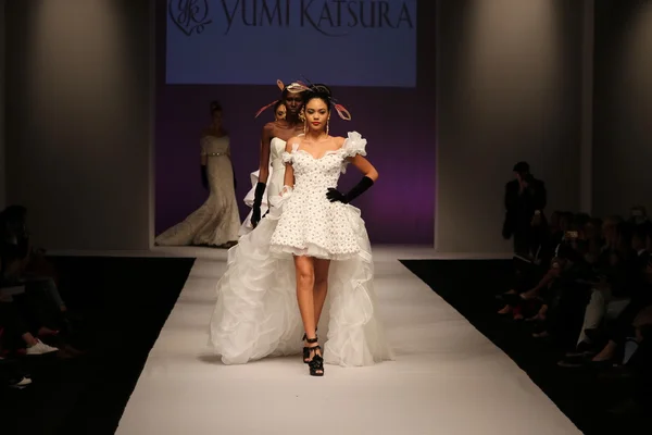 Yumi Katsura svatební Runway Show — Stock fotografie