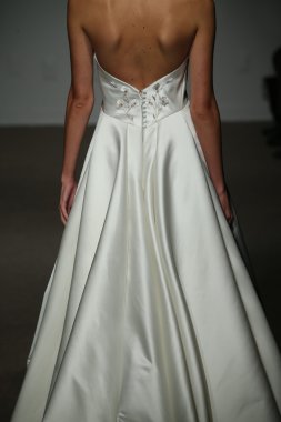 Anna Maier gelin pist Show