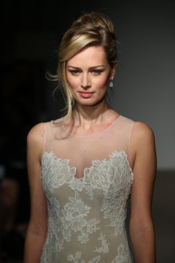 Anna Maier gelin pist Show