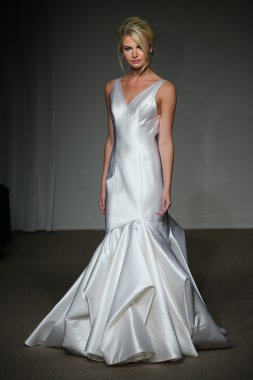 Anna Maier gelin pist Show