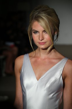 Anna Maier gelin pist Show