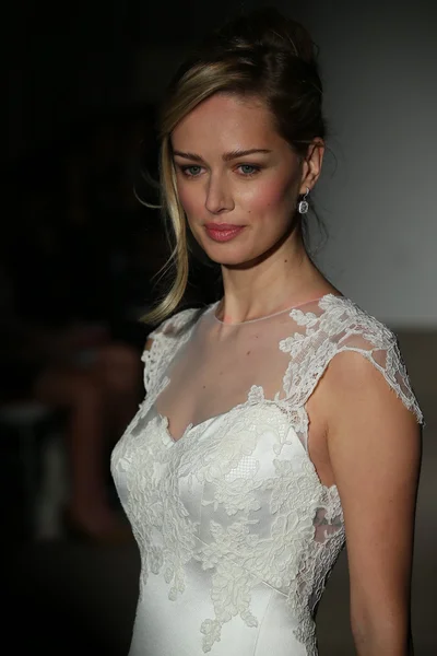 Anna Maier Bridal Runway Show — Stock Photo, Image