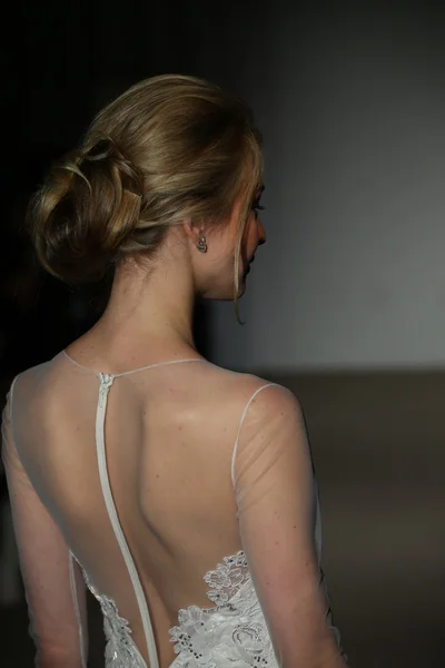 安娜 · 麦尔新娘时装秀 — 图库照片