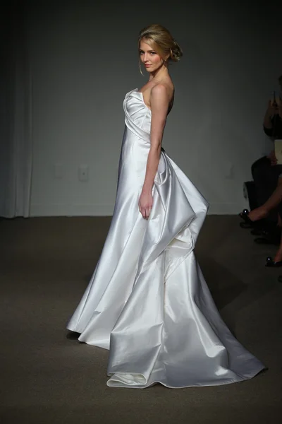 Anna Maier Bridal Runway Show — Stock Photo, Image