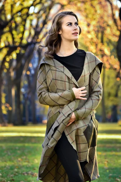 Beautiful woman wearing coat — Stock Photo, Image