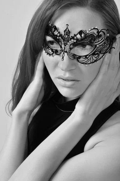 Brunette model wearing back mask — Stok fotoğraf