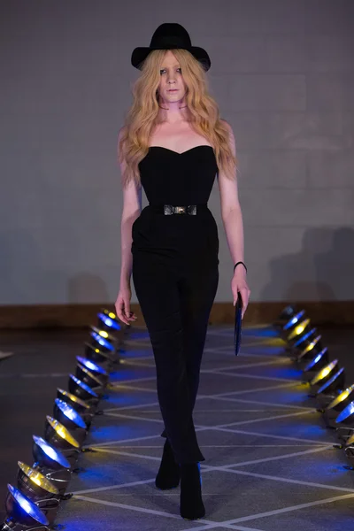 Victor de Souza Ss 2016 gotowe do noszenia kolekcja — Zdjęcie stockowe