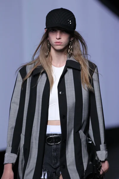 Alexander Wang desfile de moda — Fotografia de Stock