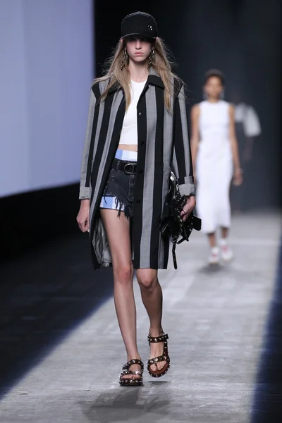 Alexander Wang desfile de moda — Fotografia de Stock