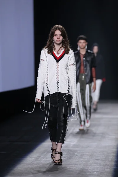 Modeshow van Alexander Wang 2016 — Stockfoto