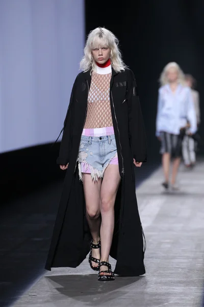 Alexander Wang 2016 desfile de moda — Foto de Stock