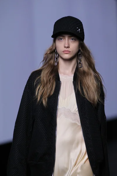 Alexander Wang Primavera Verão 2016 desfile de moda — Fotografia de Stock