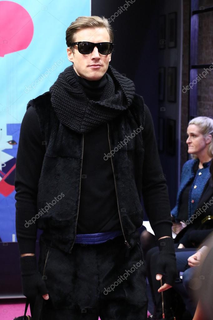 Дефиле Стивена Ф. – Стоковое Редакционное Фото © Fashionstock.