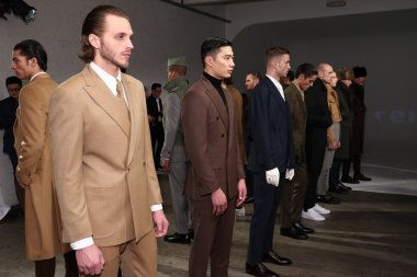 Models pose at the Hvrminn Presentation