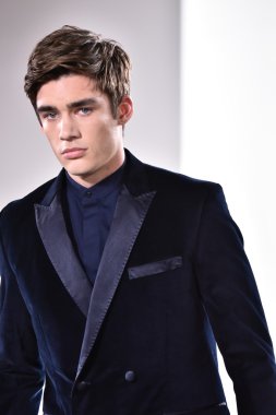 Carlos Campos defile