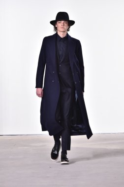 Carlos Campos defile