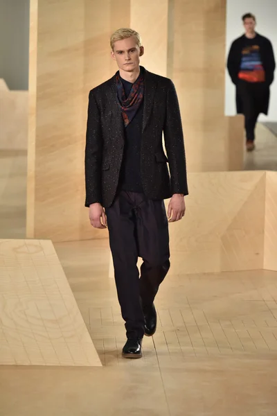 Perry Ellis collection during New York Fashion Week — Stock Photo, Image