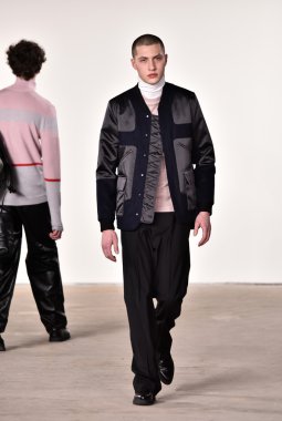 Tim Coppens defile