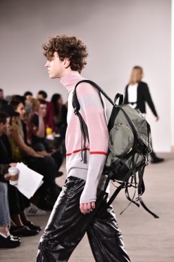 Tim Coppens defile