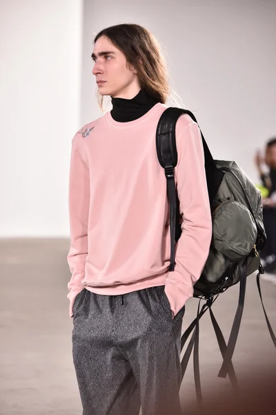Pokaz mody Tim Coppens — Zdjęcie stockowe