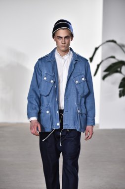 Palmiers du Mal defilesi