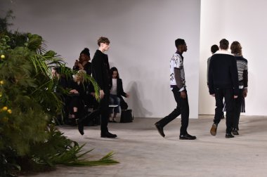 Orley gösterisi sırasında New York Moda Haftası