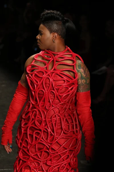 Megy a piros női piros ruha kollekció — Stock Fotó