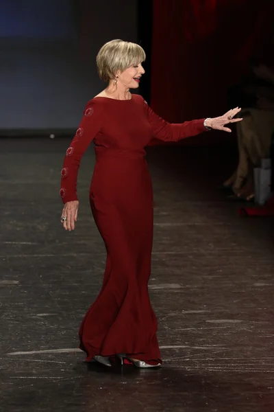 Ir vermelho para mulheres vestido vermelho coleção — Fotografia de Stock