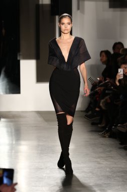 Pamella Roland defile