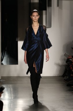 Pamella Roland defile