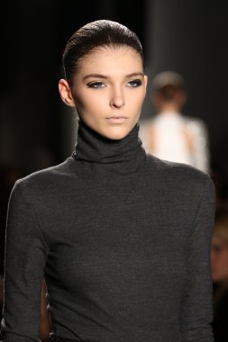 Pamella Roland defile