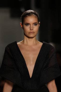 Pamella Roland defile