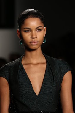 Pamella Roland defile