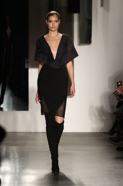 Pamella Roland defile