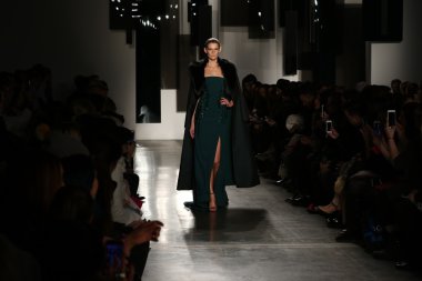 Pamella Roland defile