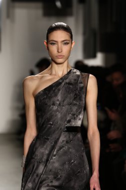 Pamella Roland defile