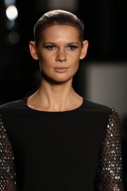 Pamella Roland defile