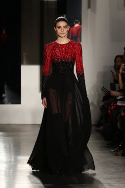 Pamella Roland defile