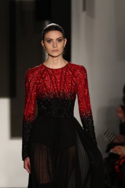 Pamella Roland defile