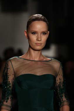 Pamella Roland defile