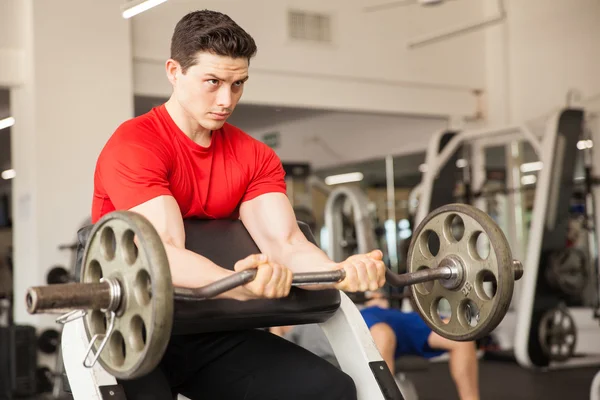 C young man lifting a barbell — Stock Photo, Image