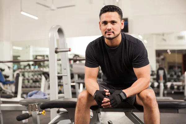 Personal trainer sitting on a bench — Stock Photo, Image