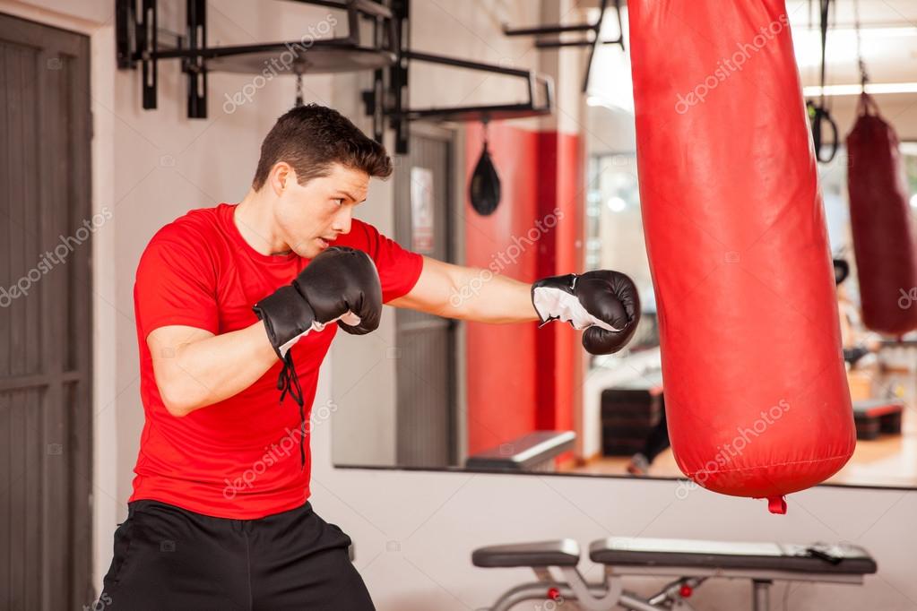 Hombre saco de boxeo new arrivals