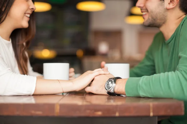 Couple holding hands — Stock Photo, Image