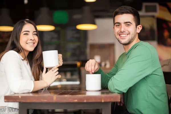 Casal beber café — Fotografia de Stock