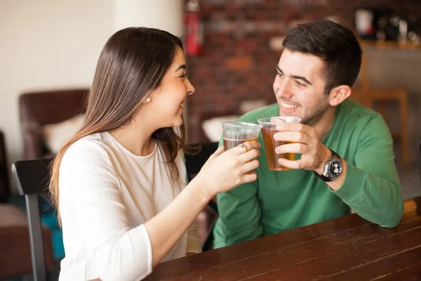 Pareja divirtiéndose —  Fotos de Stock