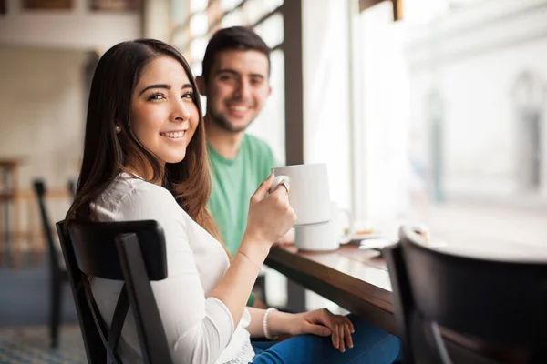 Girlfriend and  boyfriend enjoying  coffee — Stock Photo, Image